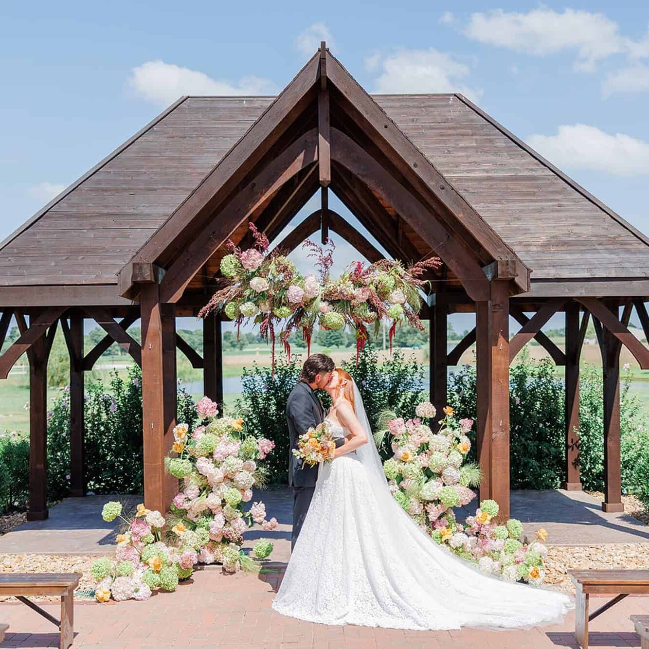 everwild-weddings-ssaenglishbarn-5